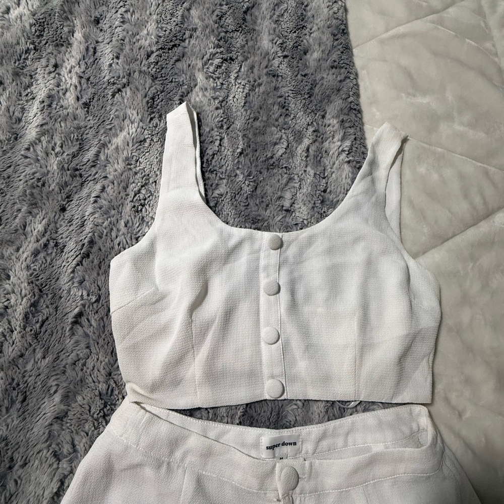 Superdown White Button-Up Crop Top And Ruffle Sho… - image 4